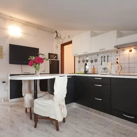 Sea View For 2 Apartment Rovinj
